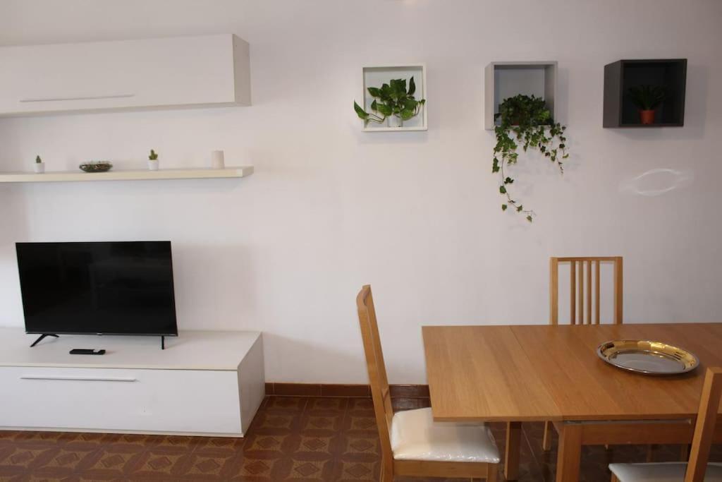 Castel di Leva Spazioso Appartamento מראה חיצוני תמונה